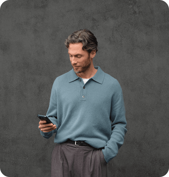 Image | Savings plans | model with phone